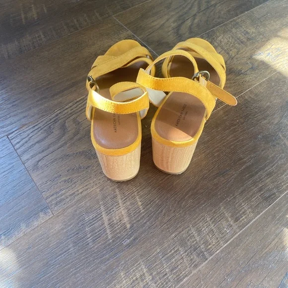 American Eagle Outfitters Mustard Block Heel Sandals - Picture 4 of 6